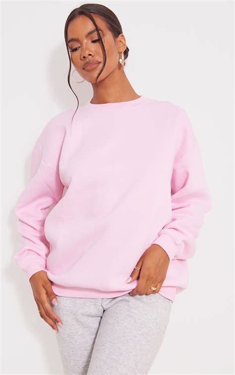 women oversized pink sweatshirt.